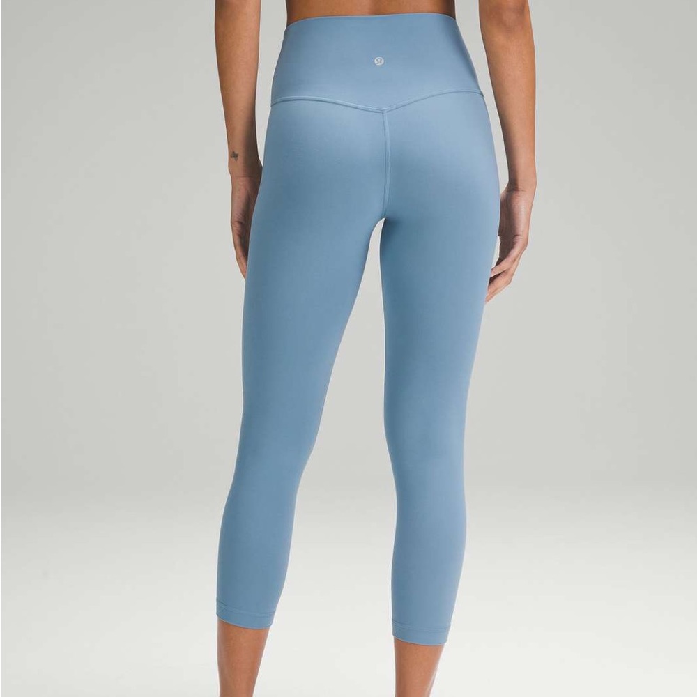 Lululemon High Rise Crop Align leggings 23” in Utility Blue - Size 4
